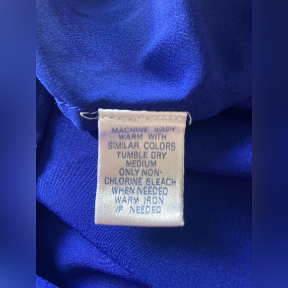 Cabernet Sleepwear Satin Royal Blue Robe
No size tag- please see measurements - Picture 6 of 6